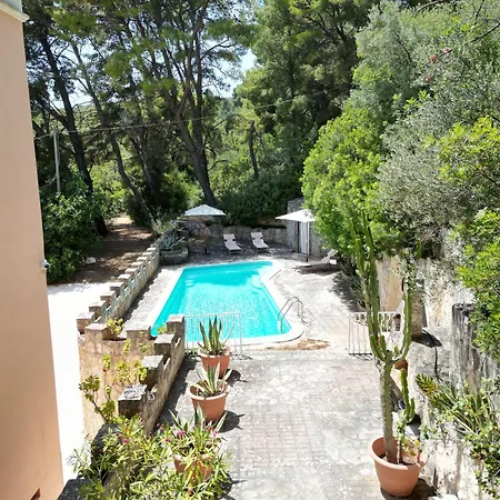 Bed & Breakfast Tenuta Valle Della Corte 4*